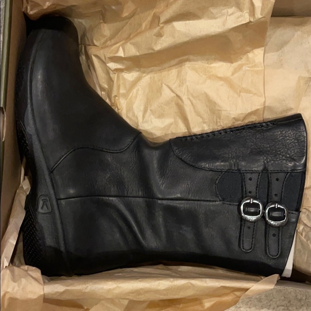 Keen Low Bern boot, new in box, size 9